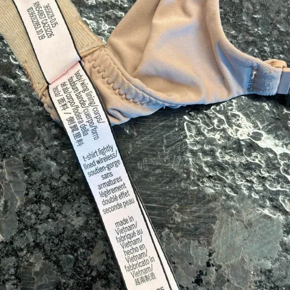 Lot of 2 Victoria’s Secret lightly lined-wireless T-Shirt bras 34 B - Picture 5 of 11